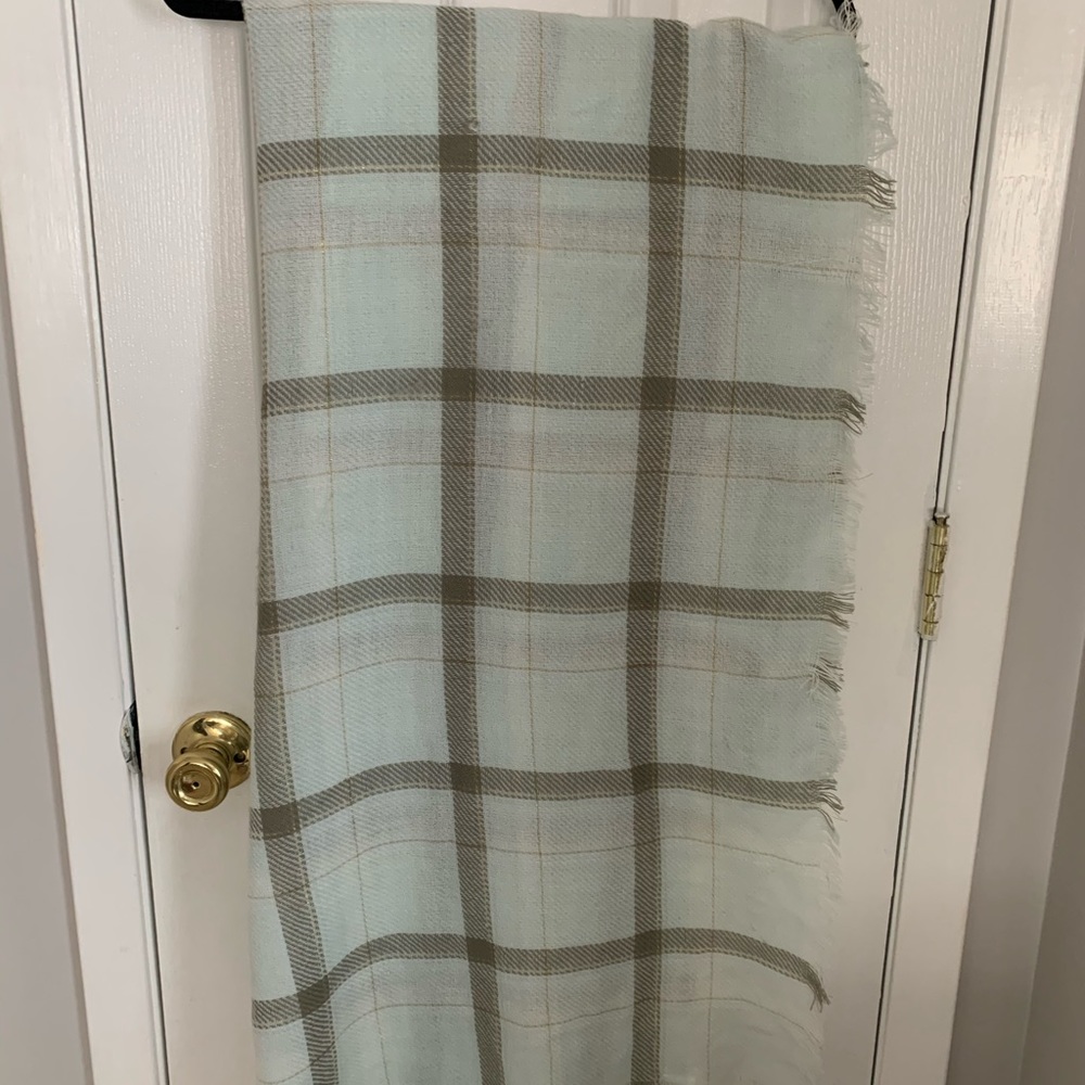 Women’s poncho/scarf